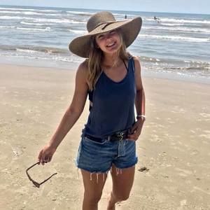 Meet your Posher, Elizabeth